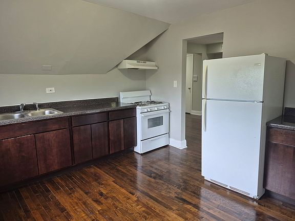 3rd image of 9327 S Vanderpoel Ave #C0511511f