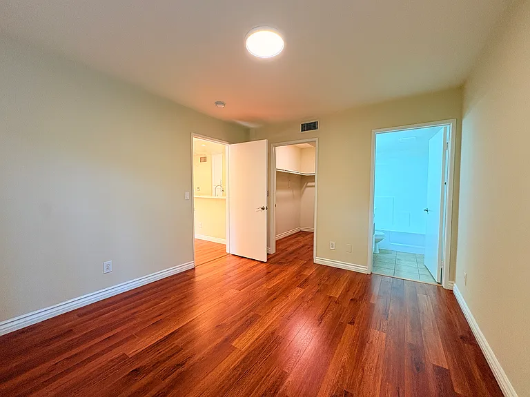 615 W Milford St — Photo 20