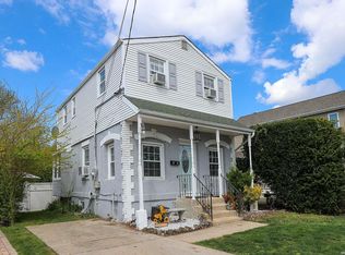 1812 Meadowbrook Rd, Merrick, NY 11566