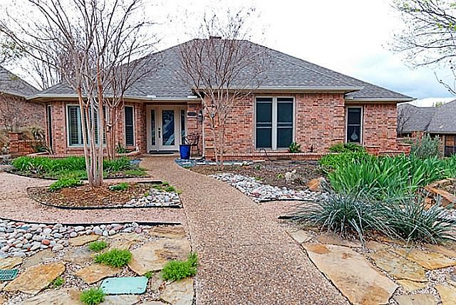 1st image of 2412 Vista Glen Ln