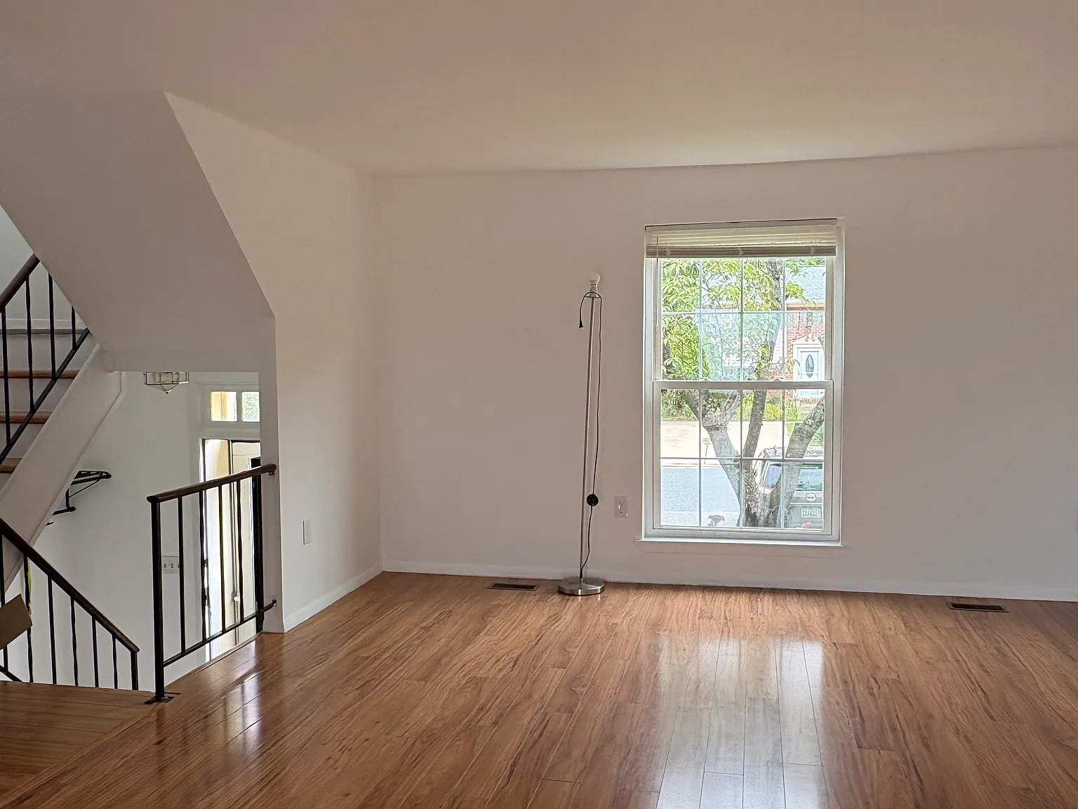 4 bed, 2100 sqft, $2,500 — Photo 2