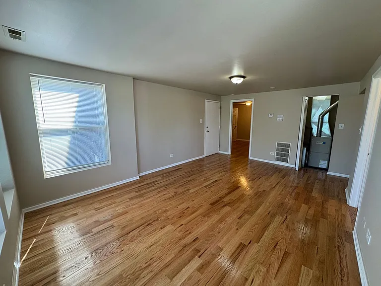 1637 W 77th St #2 — Photo 6