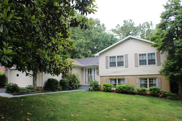 1st image of 852 Lone Oak Dr