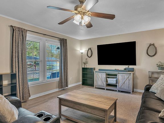 4th image of 1806 Clinton St