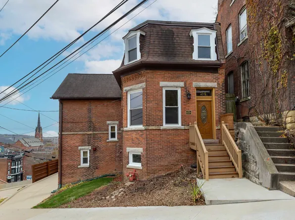 24 Clarke Dr, Dubuque, IA 52001