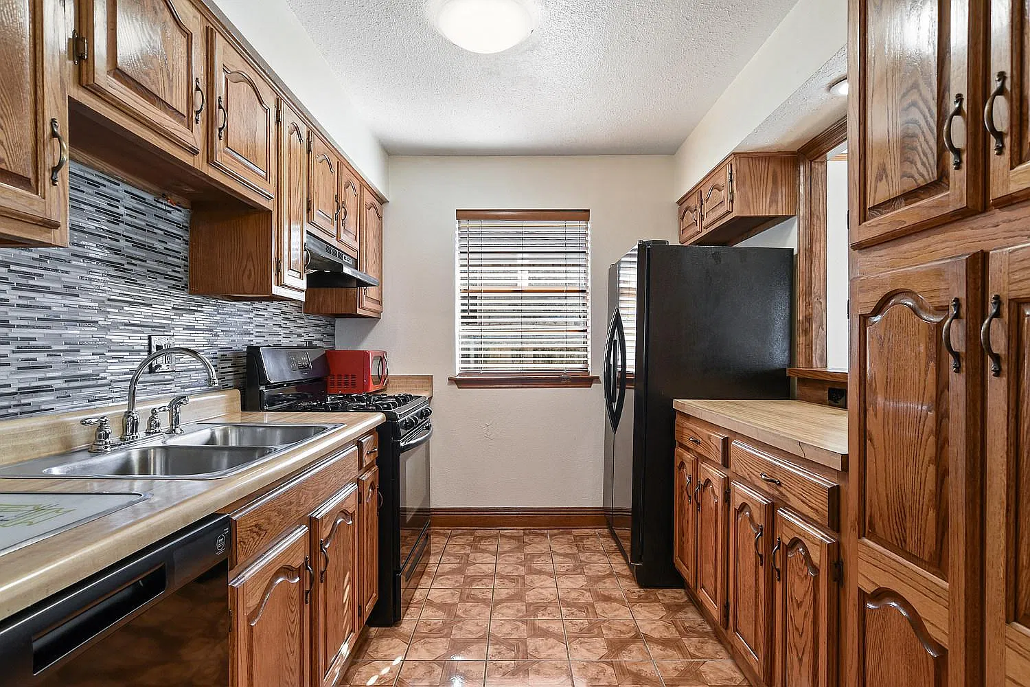 3 bed, 1458 sqft, $2,195 — Photo 2