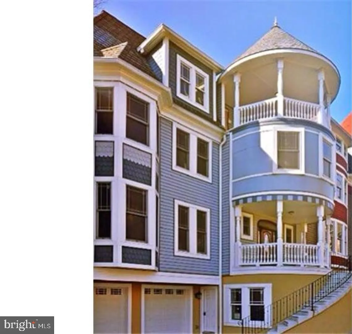 4 bed, 3.5 bath, 3903 sqft, $3,950 — Photo 1