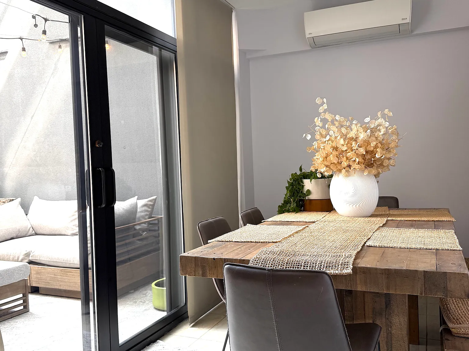 2 bed, 1100 sqft, $4,300 — Photo 4