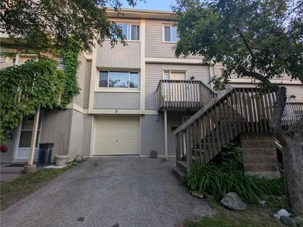 30 Green Valley Dr #9, Kitchener, ON N2P 1G8