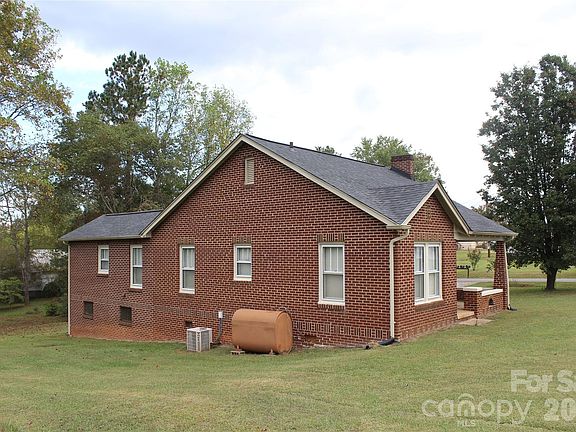 3rd image of 1720 Bumgarner Dr