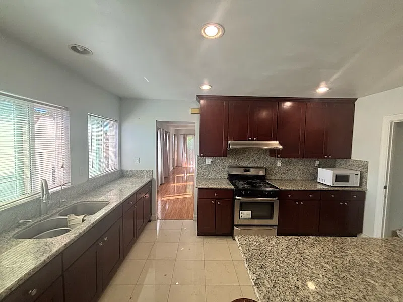 2 bed, 950 sqft, $3,200 — Photo 4