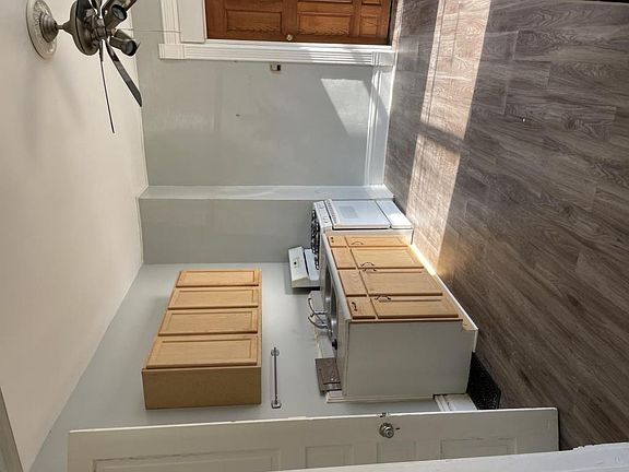 3rd image of 1928 Darwin Ave SW Unit 1