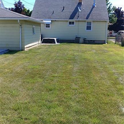 3rd image of 878 Riverview Blvd