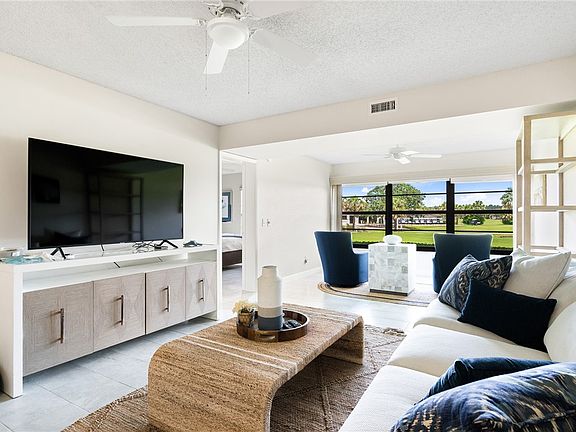 5th image of 42 Plantation Dr APT 102