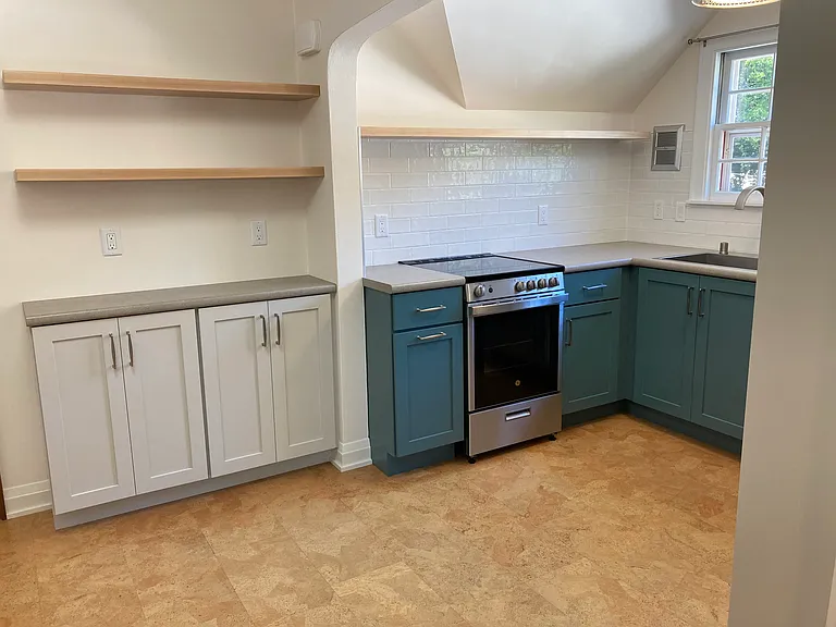 2133 Sommers Ave — Photo 4