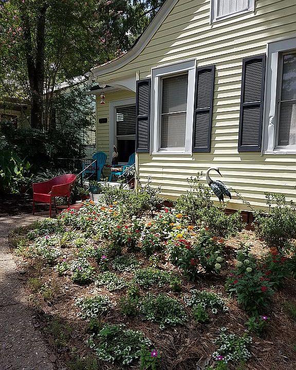 1st image of 704 Robinson Pl