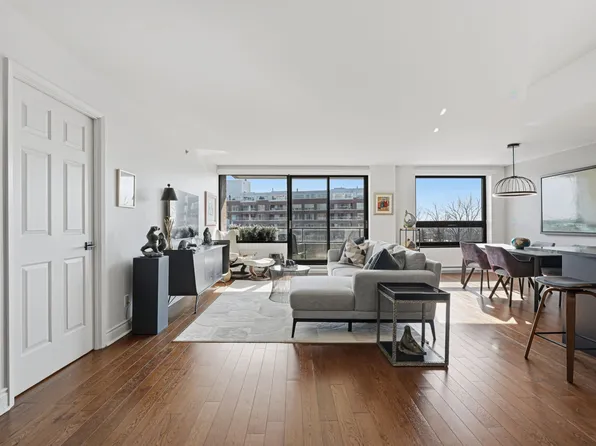 200 Avenue Lansdowne #705, Westmount, QC H3Z 3E1