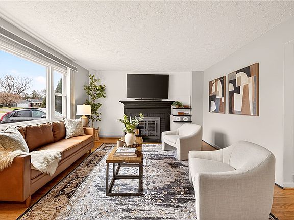 4th image of 421 Kimberly Dr