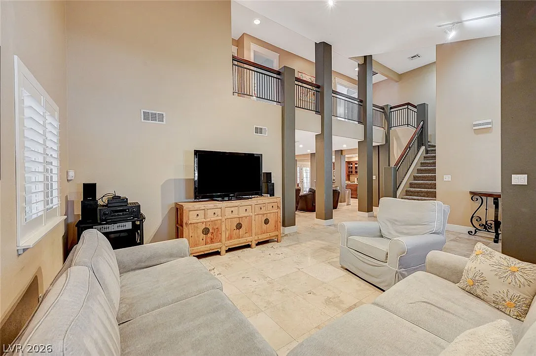 4 bed, 3.0 bath, 2186 sqft, $3,740 — Photo 4