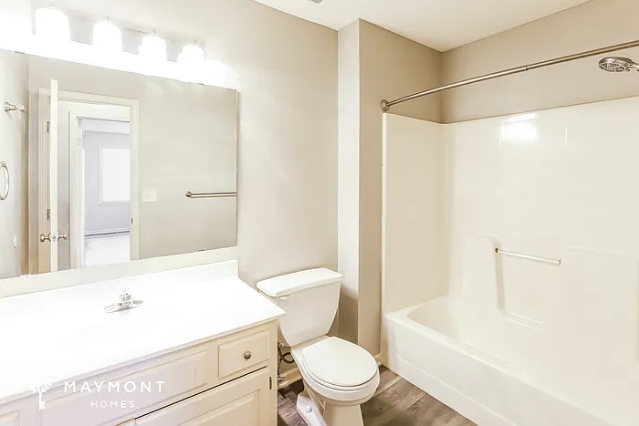 910 Maple St — Photo 13
