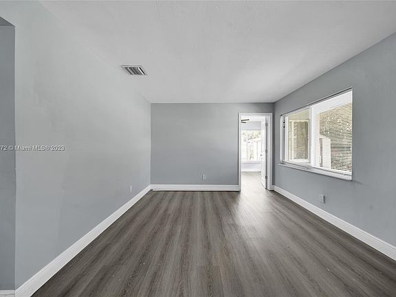 4th image of 1120 SW 30th St