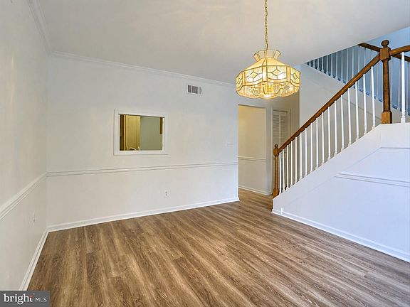 5th image of 18 Fairfax Vlg