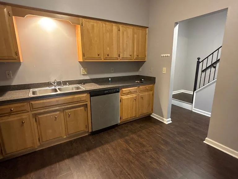 317 Bainbridge Dr #N — Photo 8