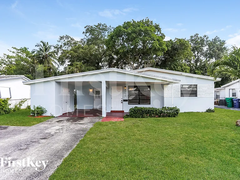 3751 NW 9th Ct — Photo 1