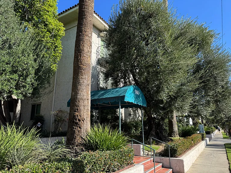 985 E California Blvd — Photo 13
