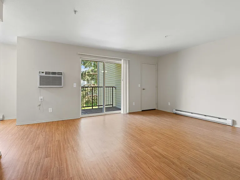 721-723 E Linden Ave — Photo 3