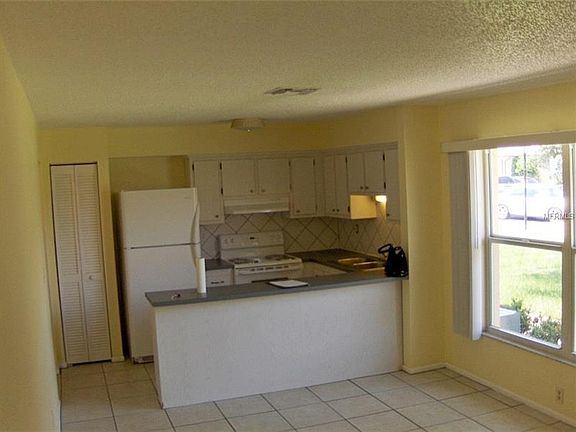 4th image of 21150 Gertrude Ave APT I4