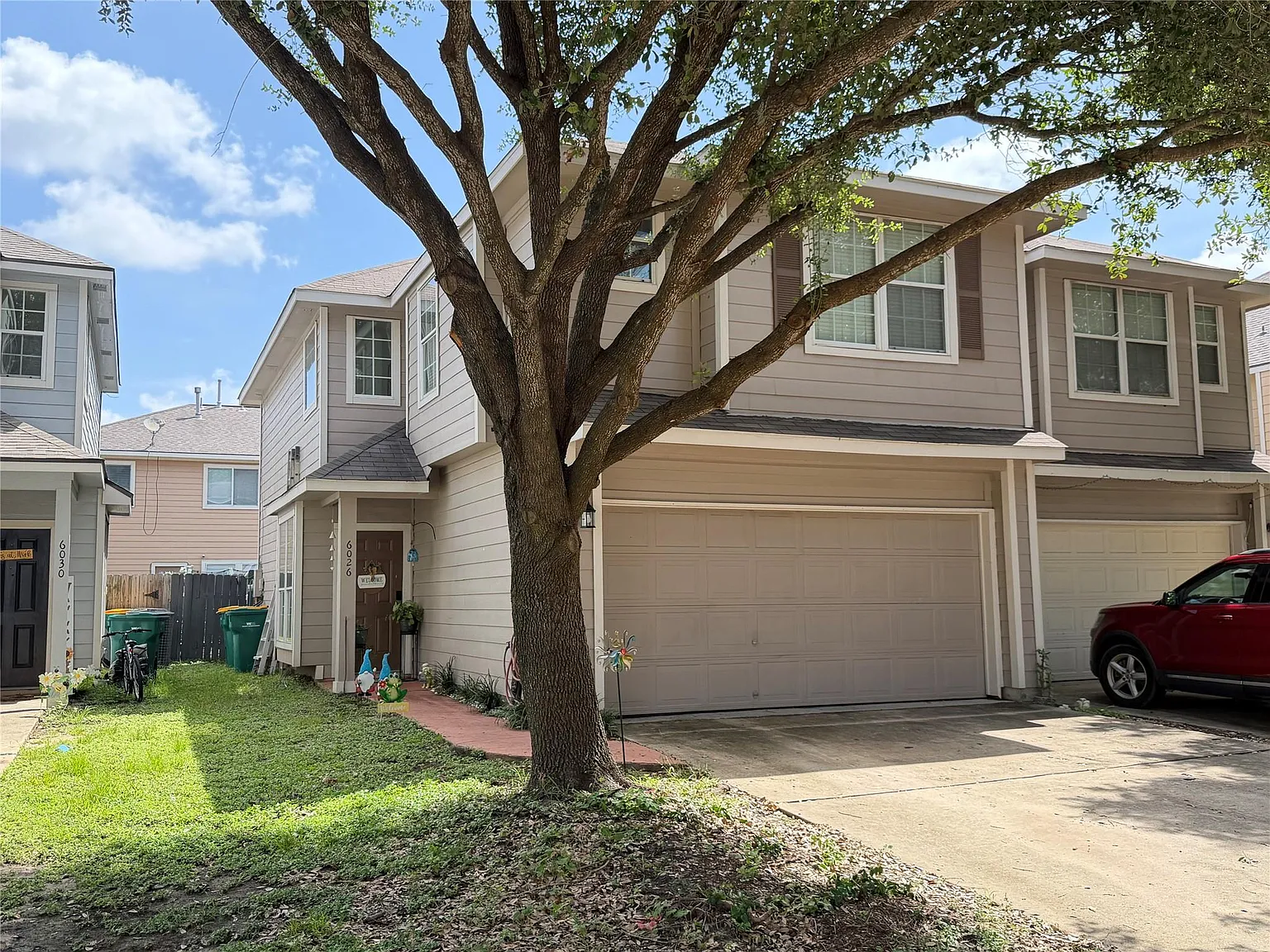3 bed, 2.5 bath, 1680 sqft, $2,200 — Photo 2