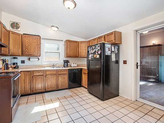 5th image of 6010 Peachtree St