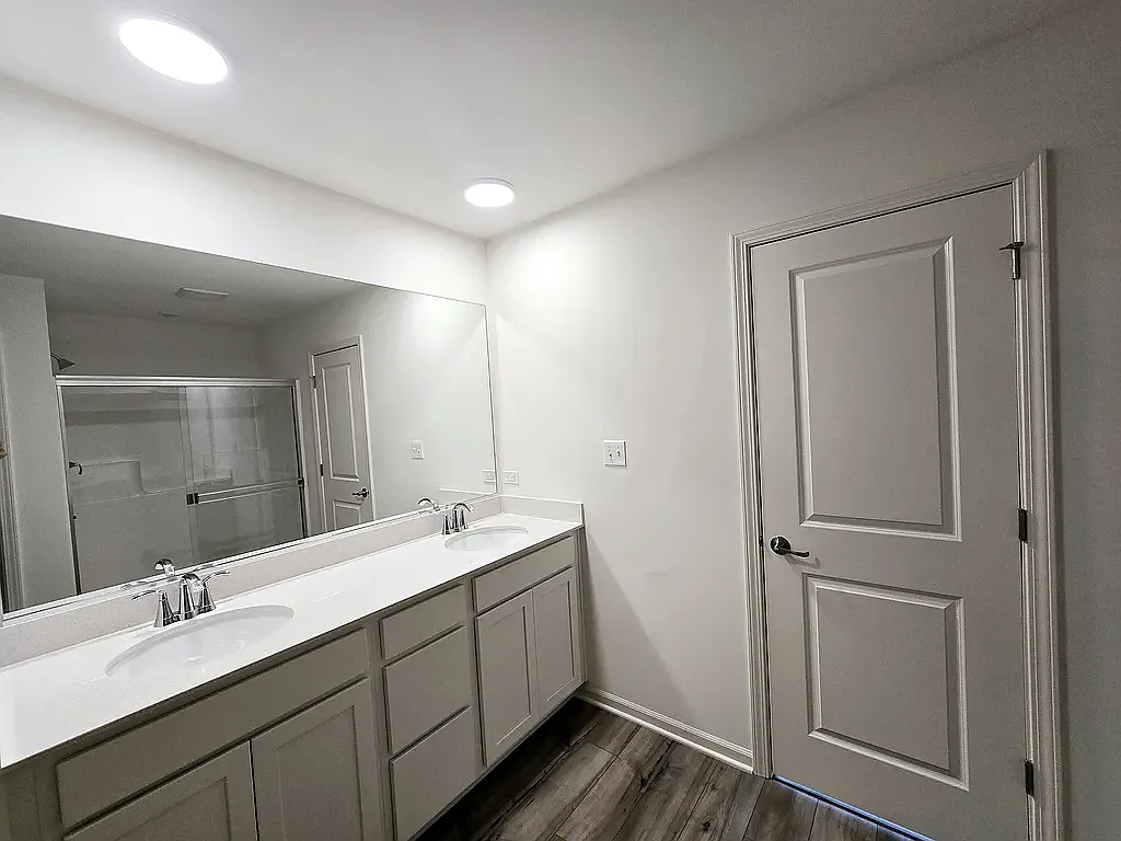 1811 E 111th Pl — Photo 3