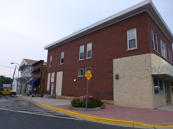3rd image of 224 Elm St W