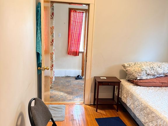 5th image of 1607 Athol Street