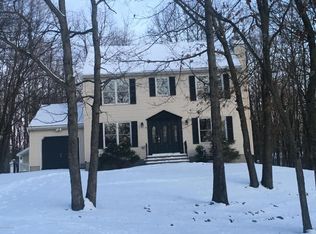 282 Shenandoah Trl, Effort, PA 18330