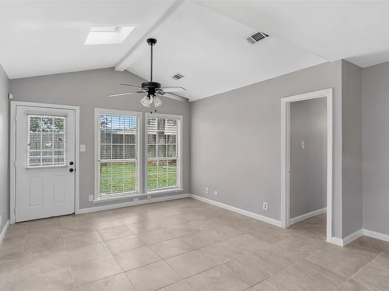 1110 Woods Dr — Photo 23