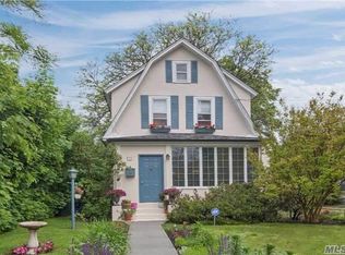 37 Hicks Ln, Great Neck, NY 11024