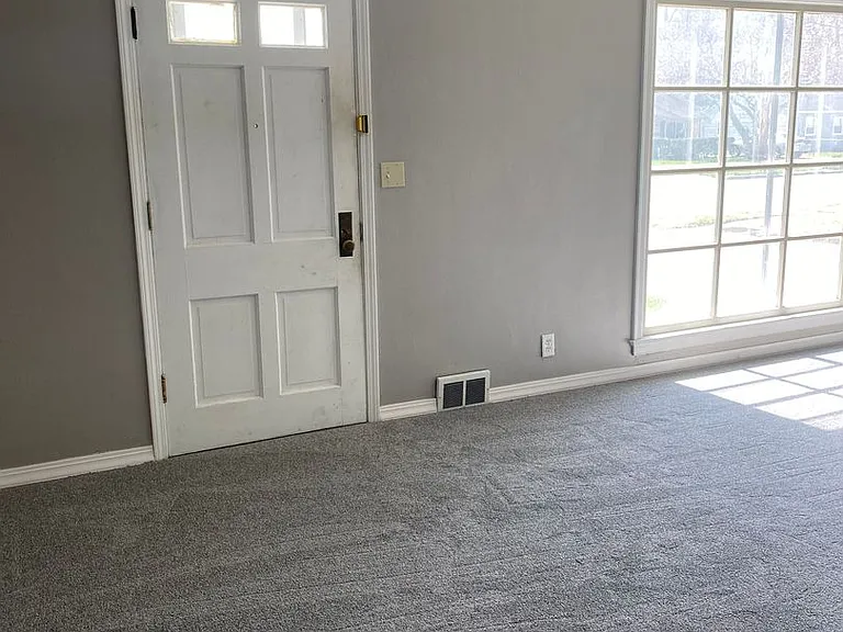 2726 Underwood St — Photo 3