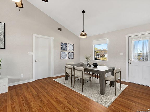 5th image of 8 ROSELAWN CIR