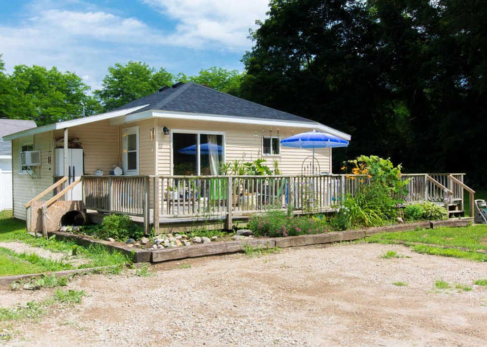 1st image of 2714 Lake Michigan Dr NW