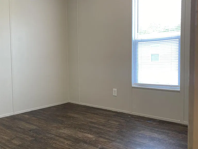 502 Blakley Dr — Photo 9