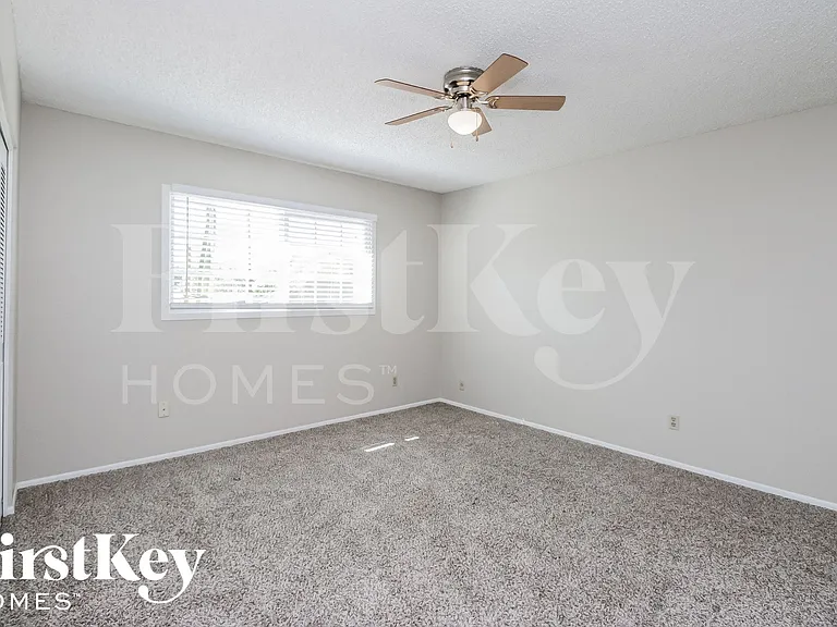 614 E Greenway Dr — Photo 9