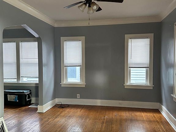 3rd image of 420 E Arcadia Ave