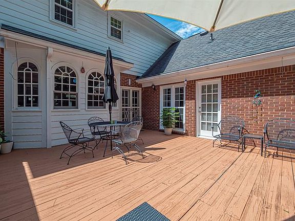 3rd image of 3720 Banyon Ln
