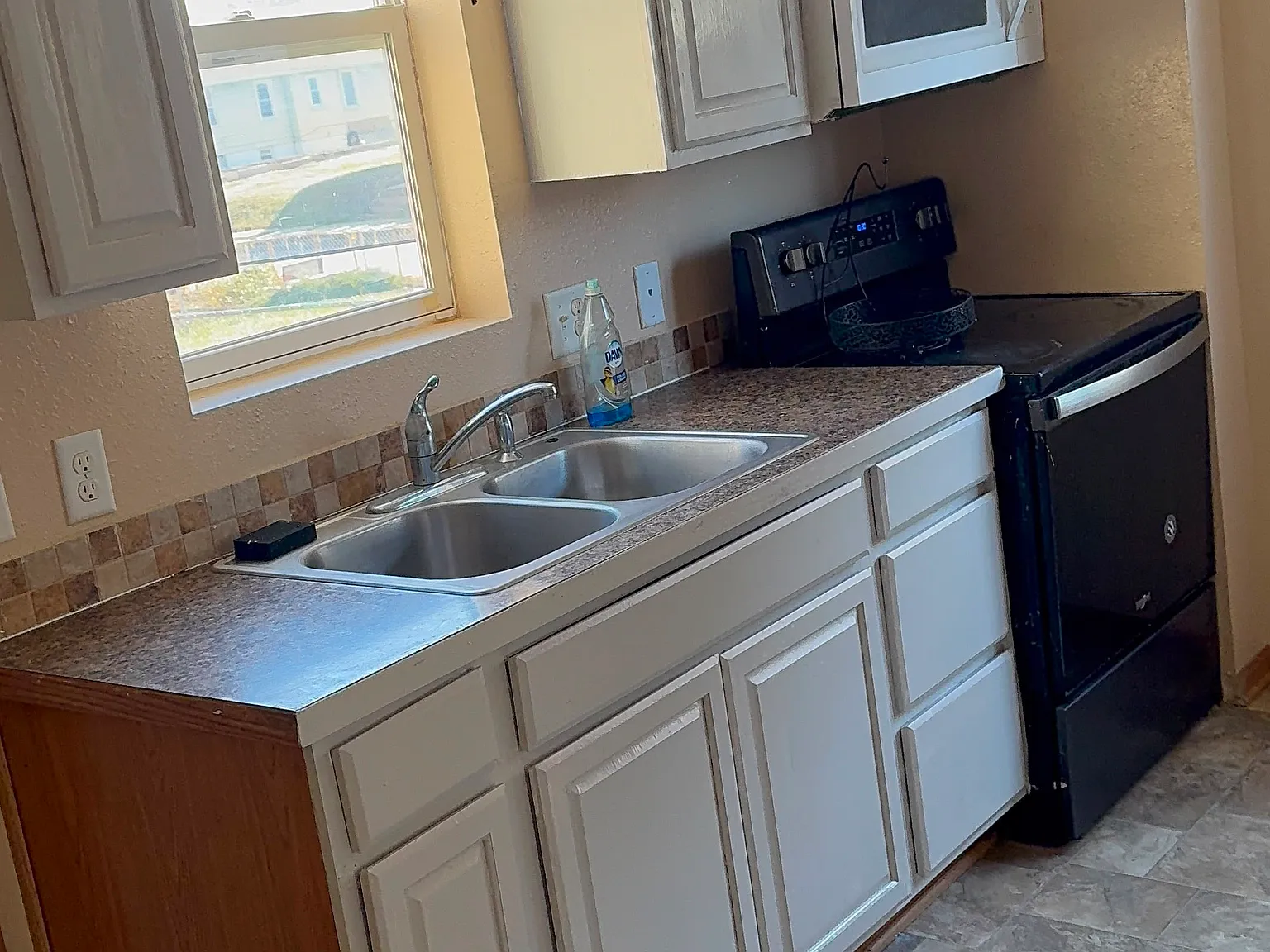 3 bed, 1.5 bath, 1012 sqft, $1,600 — Photo 4