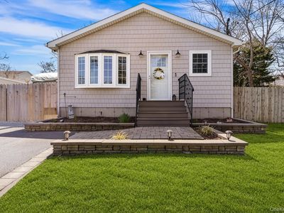 22 Beech Avenue, Farmingville, NY, 11738