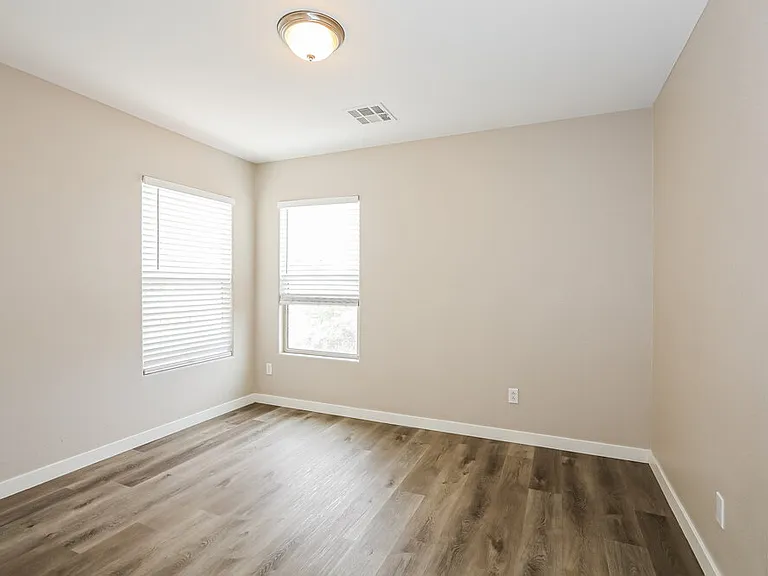 1081 Crescent Falls St — Photo 13