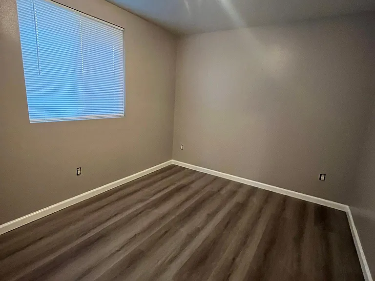 7927 S Hoover St — Photo 16